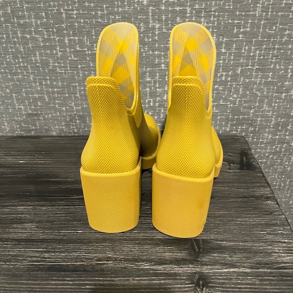 NIB Burberry Marsh ankle rain rubber sole heel boots Manilla yellow US 7 1/2 - Picture 7 of 12